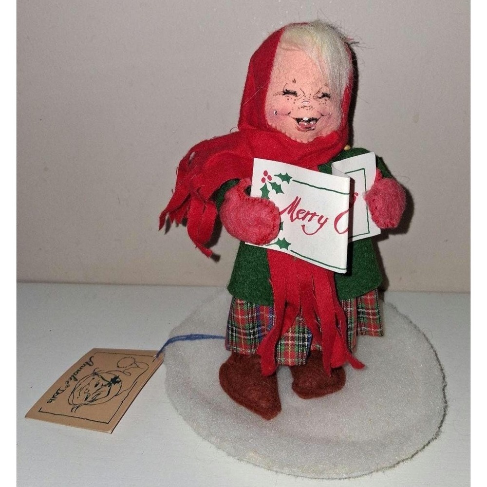 Vintage Annalee 1992 Caroler Doll Figurine – Felt Christmas Decor